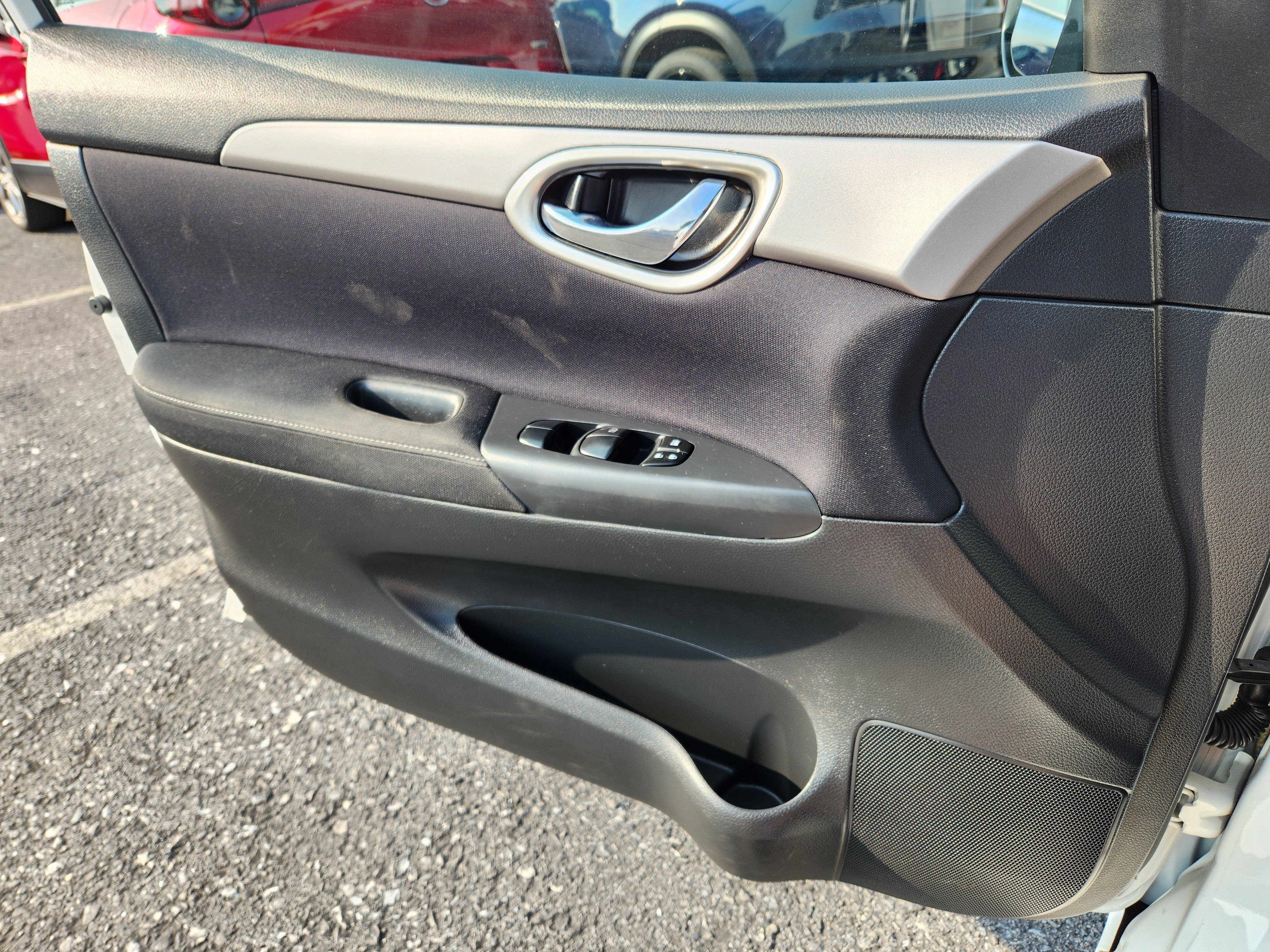 Used 2015 Nissan Sentra SV FWD image 23