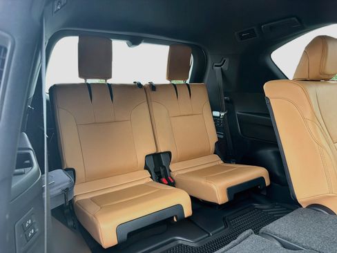 Used 2026 Lexus LX 600 4WD w/ Luxury Package image 22