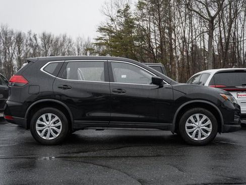 Used 2017 Nissan Rogue S image 4