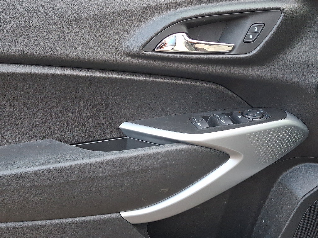 Certified 2024 Chevrolet Trax LS FWD image 11