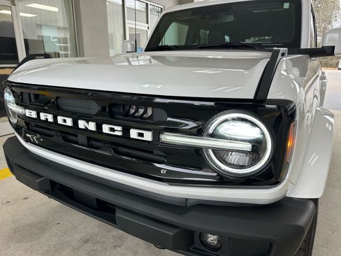 Certified 2025 Ford Bronco Outer Banks image 2