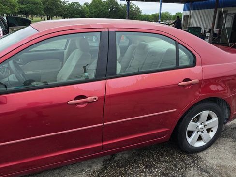 Used 2006 Ford Fusion SE FWD image 2