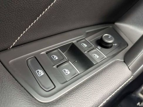 Certified 2022 Volkswagen Tiguan SE R-Line FWD image 26