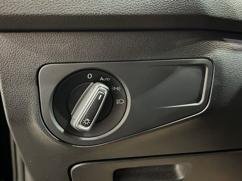 Used 2022 Volkswagen Tiguan SE image 13