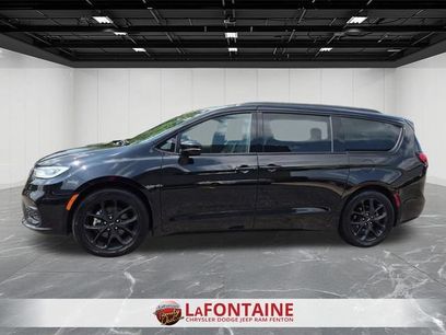 Certified 2025 Chrysler Pacifica Limited