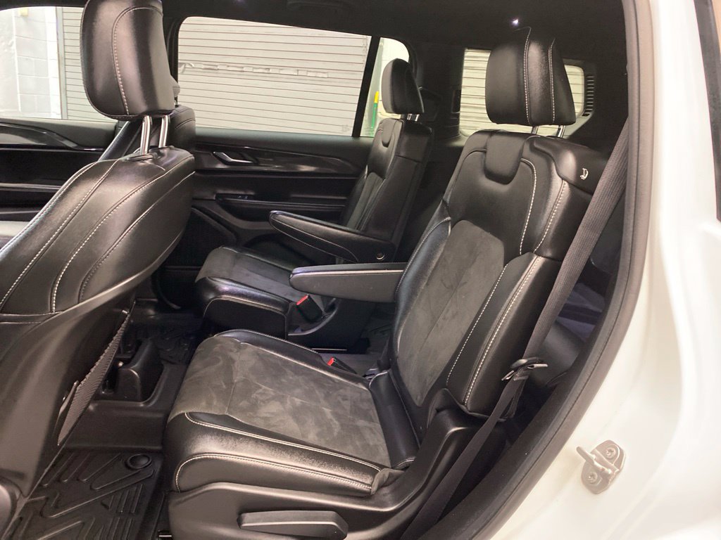 Used 2023 Jeep Grand Cherokee L Laredo RWD image 22