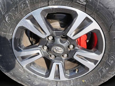 Used 2016 Toyota Tacoma SR image 22