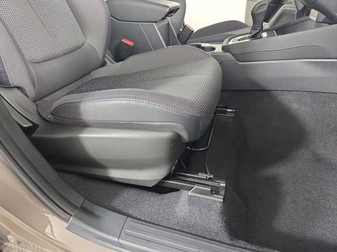 Certified 2025 Subaru Forester Premium AWD/4WD image 30