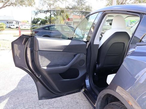 Used 2023 Tesla Model Y Long Range image 27