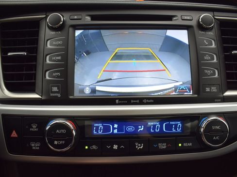 Used 2019 Toyota Highlander Limited Platinum AWD/4WD image 26