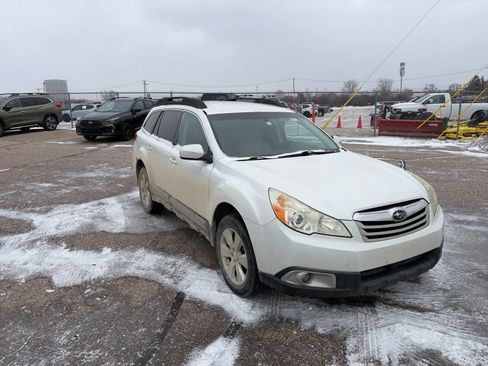 Used 2011 Subaru Outback 2.5i Premium image 4