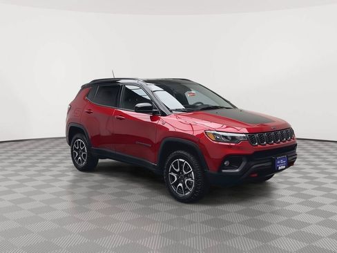 Used 2025 Jeep Compass Trailhawk AWD/4WD image 28