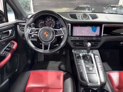 Used 2021 Porsche Macan image 70