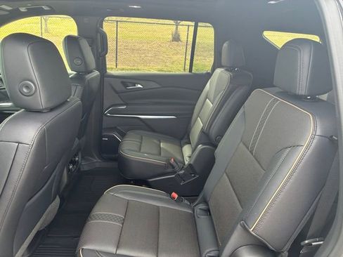 New 2026 Chevrolet Traverse High Country w/ LPO, Floor Liner Package AWD/4WD image 17
