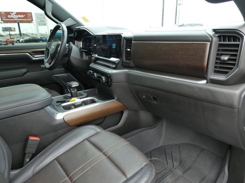 Certified 2024 Chevrolet Silverado 1500 High Country AWD/4WD image 17