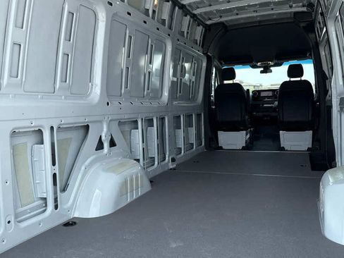 Used 2025 Mercedes-Benz Sprinter 2500 image 15