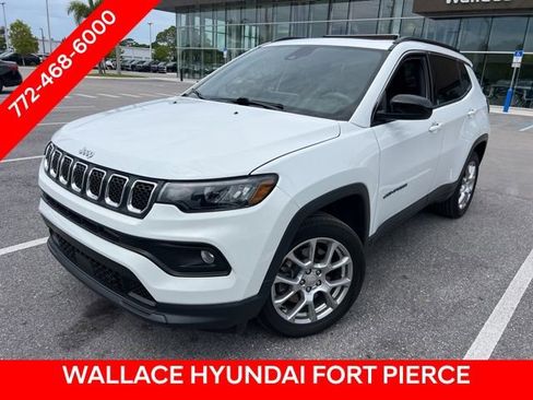 Used 2023 Jeep Compass Latitude w/ Sun and Sound Group AWD/4WD image 1