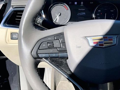 Used 2023 Cadillac XT6 Premium Luxury w/ Technology Package image 10