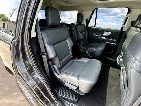 Used 2025 Ford Expedition Active AWD/4WD image 27
