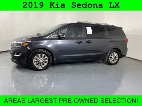 Used 2019 Kia Sedona LX image 3