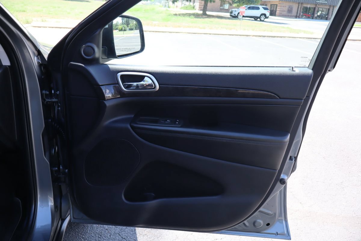 Used 2012 Jeep Grand Cherokee Laredo AWD/4WD image 26