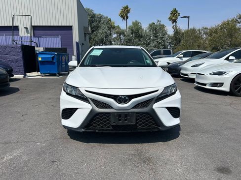 Used 2020 Toyota Camry SE w/ Convenience Package image 2