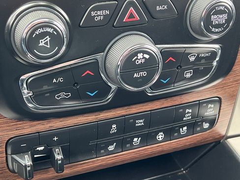 Used 2017 RAM 3500 Laramie image 29