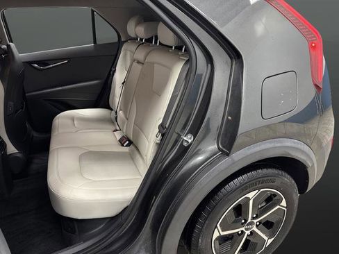 Used 2023 Kia Niro EX image 27