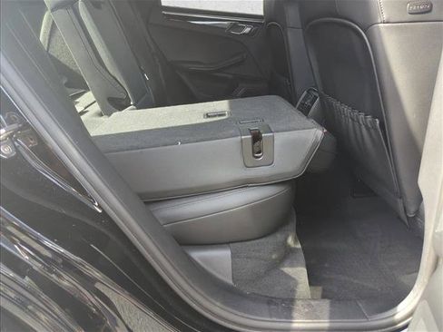 Used 2021 Porsche Macan image 22