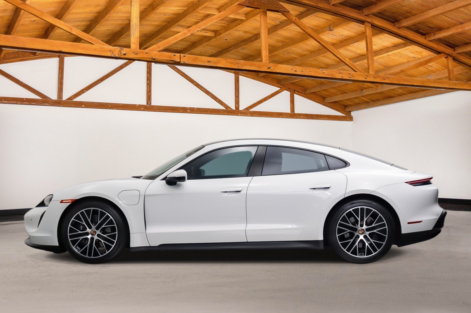 Used 2022 Porsche Taycan RWD image 2