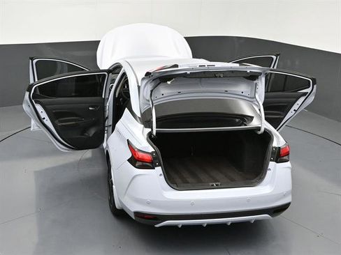 Used 2023 Nissan Versa SR w/ Trunk Package image 51