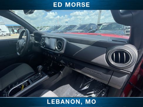 Used 2022 Toyota Tacoma TRD Off-Road AWD/4WD image 26