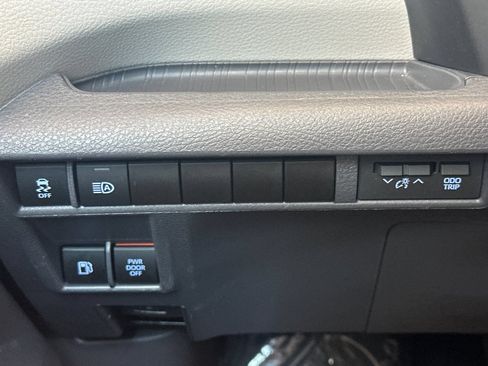 Certified 2022 Toyota Sienna XLE w/ XLE Plus Package FWD image 33