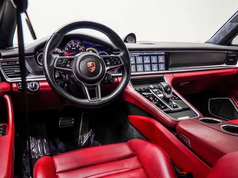 Used 2020 Porsche Panamera GTS image 15