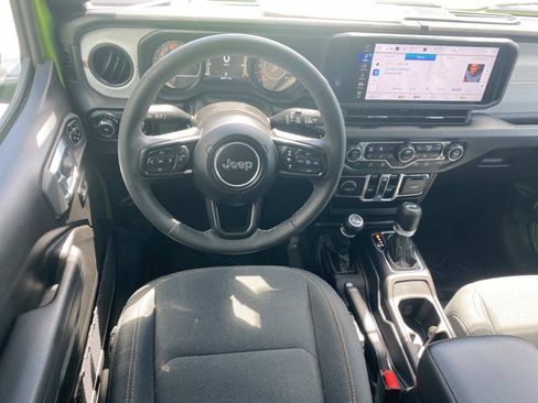 Used 2025 Jeep Wrangler Unlimited Sport AWD/4WD image 18
