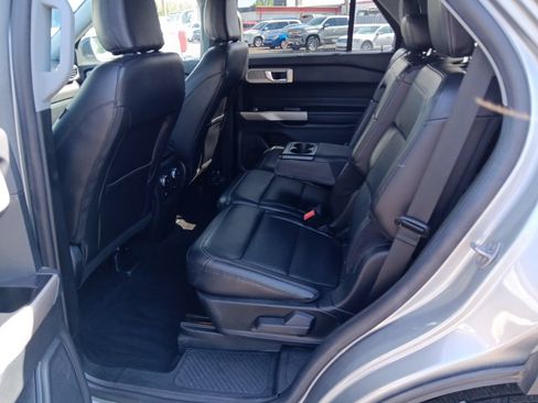Used 2023 Ford Explorer Limited AWD/4WD image 32