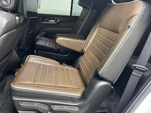 New 2026 GMC Yukon Denali Ultimate w/ LPO, Floor Liner Package AWD/4WD image 27