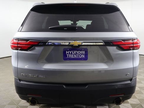 Used 2023 Chevrolet Traverse LT w/ Rear Camera Mirror Package image 18