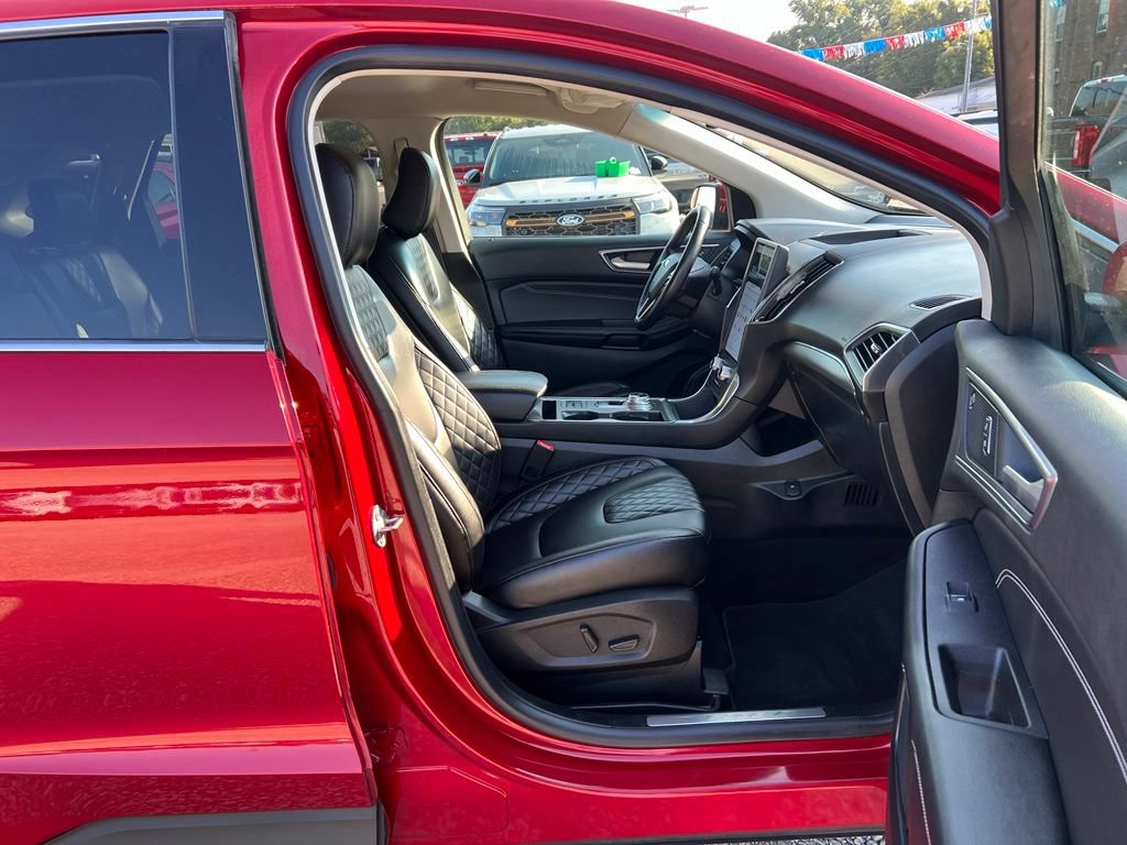 Used 2023 Ford Edge Titanium AWD/4WD image 22