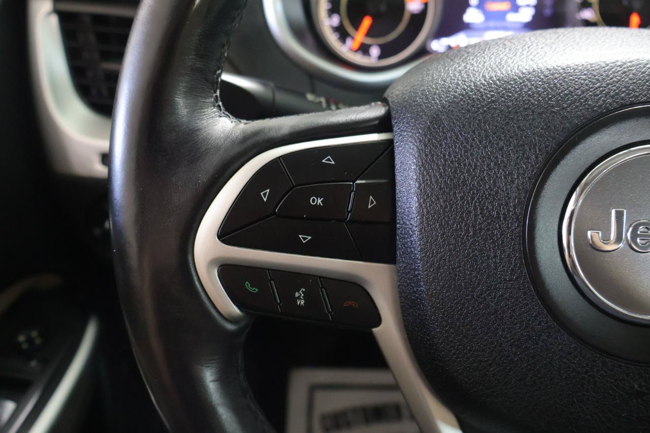 Used 2018 Jeep Cherokee Limited AWD/4WD image 39