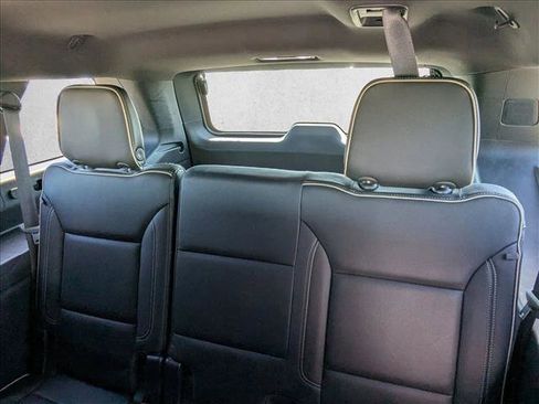 Used 2021 GMC Yukon XL SLT image 16