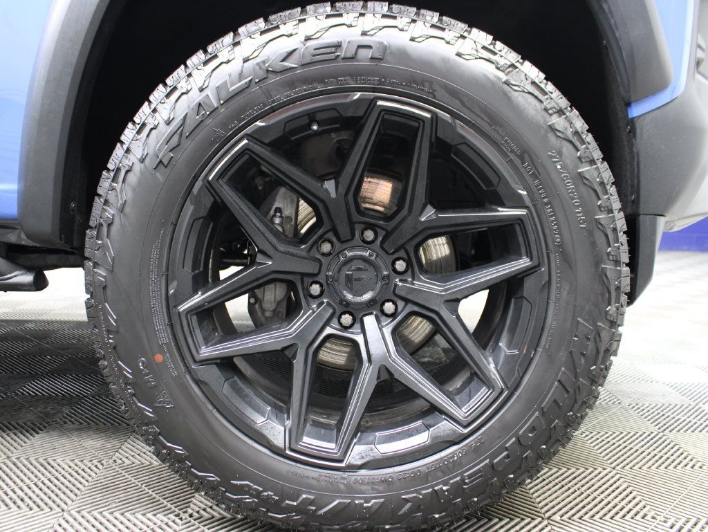 Used 2025 Chevrolet Colorado Trail Boss w/ Midnight Edition AWD/4WD image 14