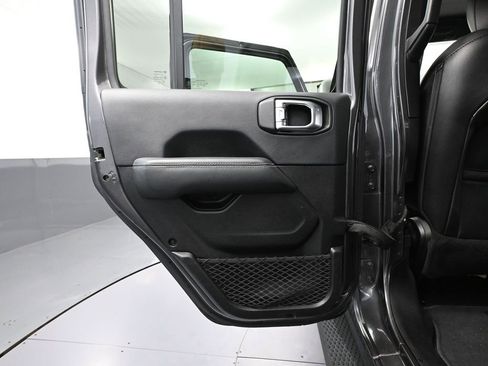 Used 2018 Jeep Wrangler Unlimited Sahara image 37