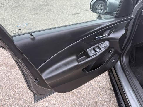 Used 2017 Chevrolet Volt LT w/ Comfort Package image 11