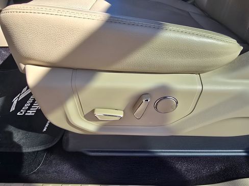 Used 2016 Ford F150 Lariat w/ Equipment Group 501A Mid image 17