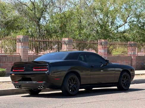 Used 2018 Dodge Challenger SXT image 10