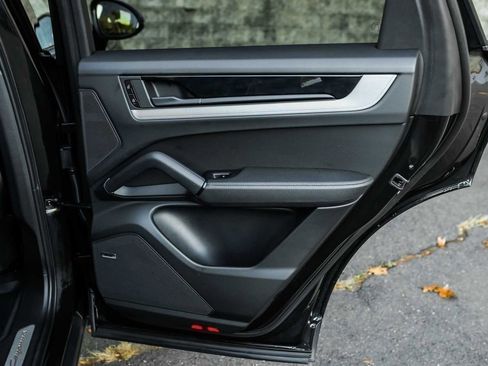 Used 2025 Porsche Cayenne Base image 15