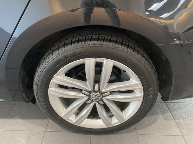 Used 2017 Volkswagen Passat 1.8T SE FWD image 34
