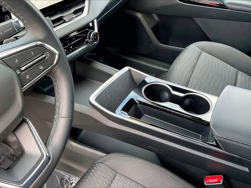 Used 2025 Chevrolet Equinox LT w/ Safety and Technology Package image 16