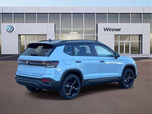 New 2026 Volkswagen Taos SE image 5